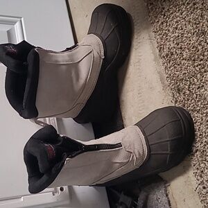 Boys Snow boots size 6